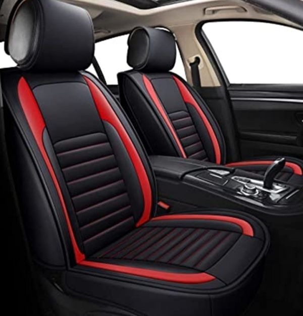 Jok mobil dengan aksen logo produsen mobil